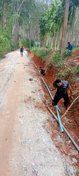 มอบหมายเจ้าหน้าที่กองช่าง 
ดำเนินการซ่อมแซม ท่อประปาภูเขา ม.3 
ตำบลลำพูน